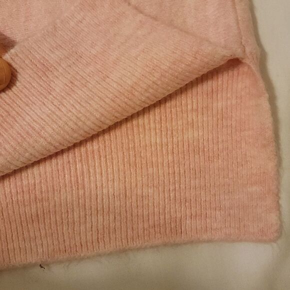 Magaschoni sweater size large. - Picture 8 of 10